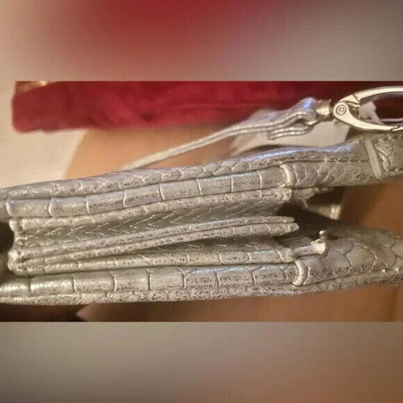 NY&C New York and Company Silver Crossbody Bag- New With Tag - Picture 5 of 6